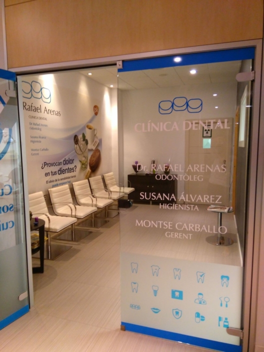 Entrada a la clínica dental